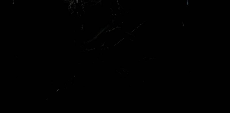 主角与一名身披铠甲、头生双角的BOSS在雷雨夜展开激战，闪电照亮残破城楼