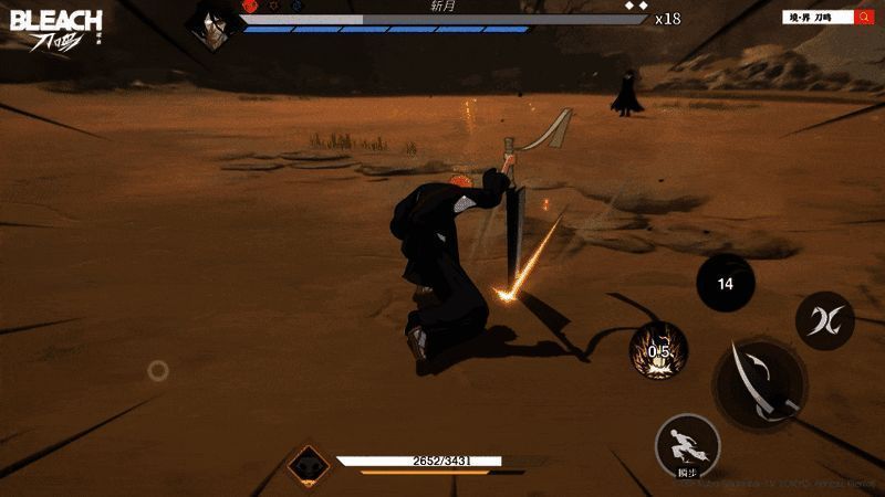 两名玩家在竞技场中激烈对战，刀光交错，火花四溅，展现高速拼刀机制