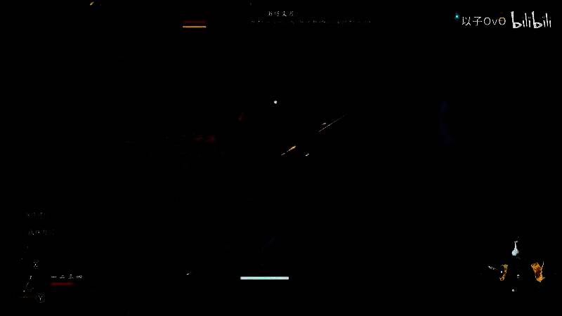 三娘静立于古风城镇街道，身后是融合机械元素的传统建筑，氛围神秘