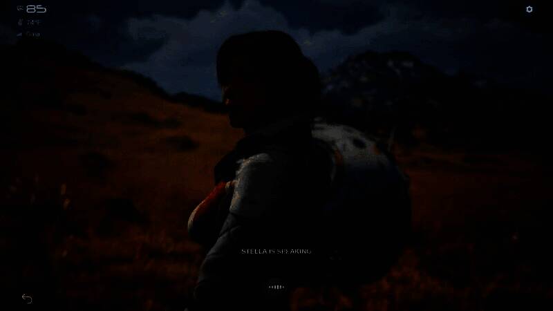 玩家输入对话的特写界面，键盘上手指悬停，屏幕显示‘你还好吗？’的提问