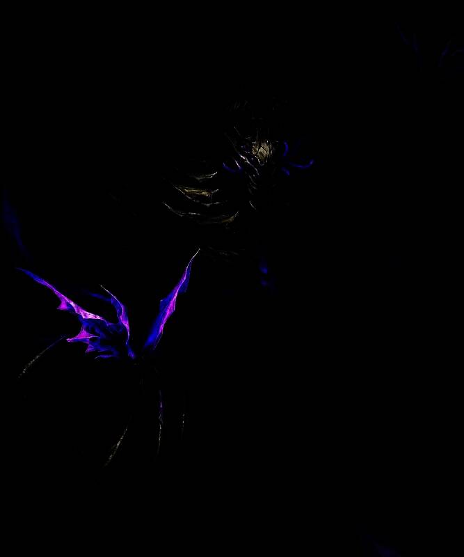 森林之王·荆棘暴君战斗场景，巨大树形怪物矗立密林中央，藤蔓如蛇般蔓延，周身环绕着幽绿色能量光环