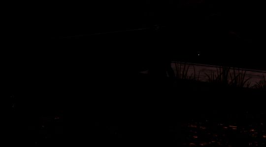 角色盘膝打坐于竹林之中，周身环绕灵气光效，展现内功修炼的静谧与力量感