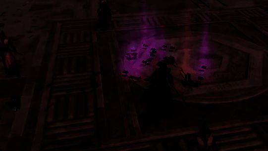 角色在秘境中与巨型Boss激烈交战，技能特效绚丽，战斗场面紧张刺激