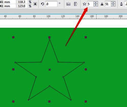 属性栏中边数设置为5的界面截图，文档区域显示正在绘制的五角星