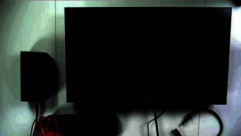 测试设置全景图，展示Steam Deck通过USB-C线连接Switch 2底座，HDMI接入高端显示器