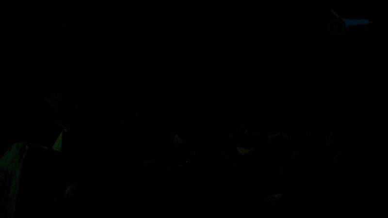 玩家手持电钻正在打磨鲨鱼牙齿，飞溅出细小火花，周围血迹斑斑