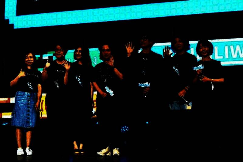 舞台大屏幕播放《死亡搁浅2》最新中文配音宣传片