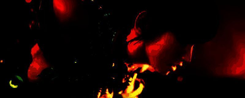 《剑星》主角伊芙在废墟城市中持剑战斗的场景，背景充满霓虹灯光与机械残骸，展现赛博朋克世界氛围