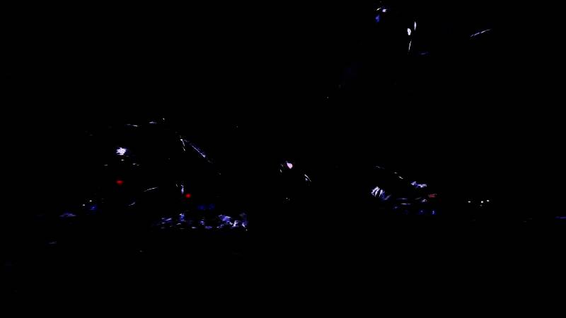 隼龙施展火炎龙技能瞬间，全身被熊熊烈焰包围，目光凌厉