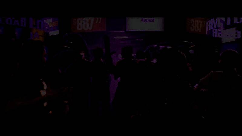 维克斯与锻造骑士Amon对峙，气氛紧张