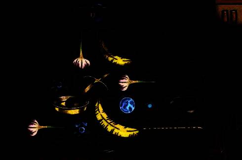 黄金锅合成界面展示，左侧为平底锅图标，右侧为英勇魔药图标，中间箭头指向金色锅具