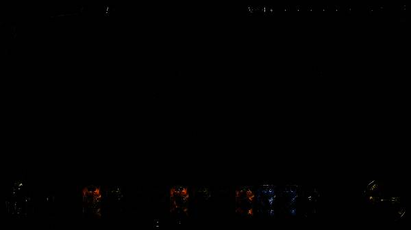 《苏丹的游戏》剧情更新概念图，展示多位主要角色在宫殿庭院中的群像场景，气氛庄重而富有戏剧张力