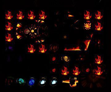 技能界面展示火焰弹、火焰风暴和炎之护盾三个技能图标及其简要说明