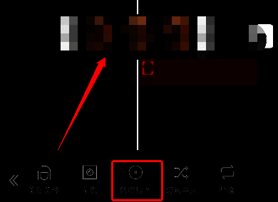 剪映编辑界面展示色度抠图功能的位置，用户正准备点击该选项