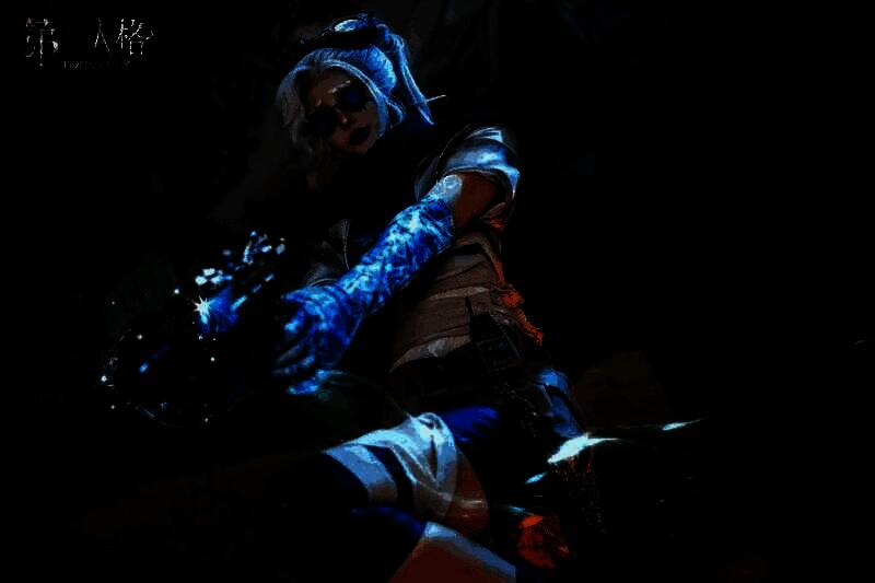 空军COSER身着飞行夹克，微风吹起发丝，眼神坚定望向远方