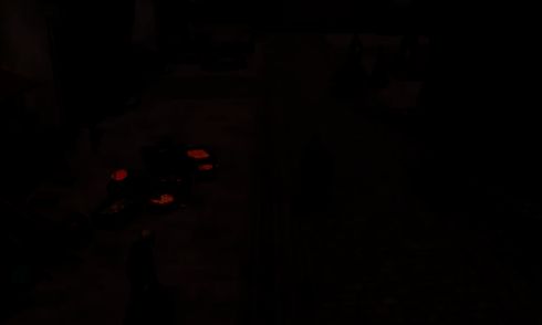 玩家在雨夜山洞前与神秘武者对决，闪电照亮其手中长棍，气氛紧张