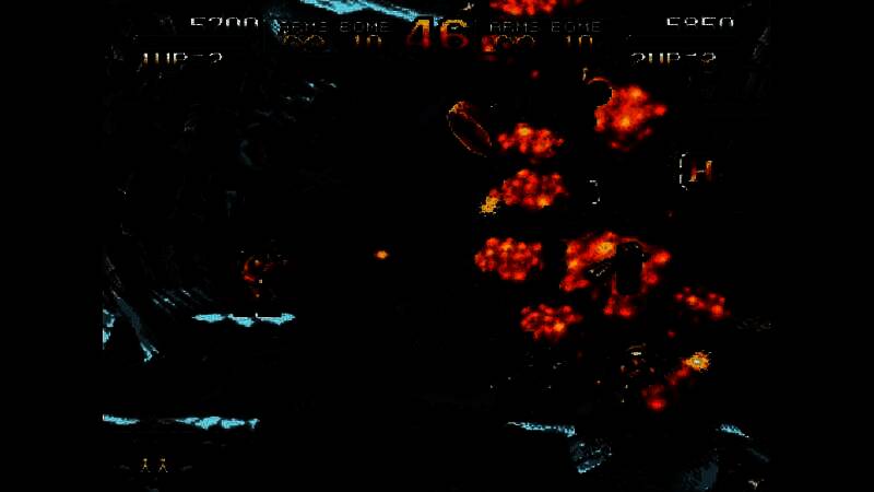 手绘风格漫画，描绘程序员焦急地指着电脑屏幕，对原画师Akio喊话，背景显示代码与帧率下降的警告