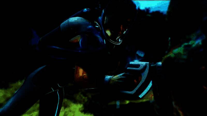 《深海迷航2》游戏场景概念图，深海环境中发光生物环绕着废弃设施，氛围神秘而幽邃