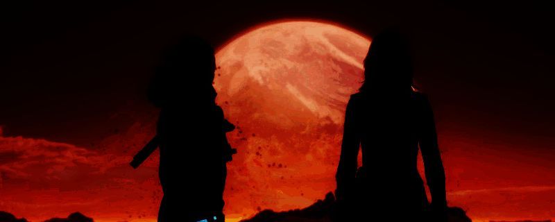 《死亡搁浅2》游戏中角色在荒原上背负大量货物前行，背景是雷暴与神秘光影交织的末世景象