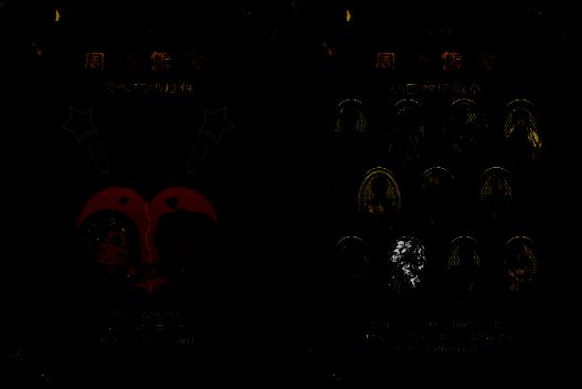 玩家在《苏丹的游戏》展台王座前打卡合影，背景为游戏中的宫廷风格装饰，氛围感十足