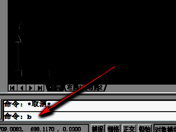 AutoCAD2007命令行输入B键的操作界面，光标指向命令提示区域