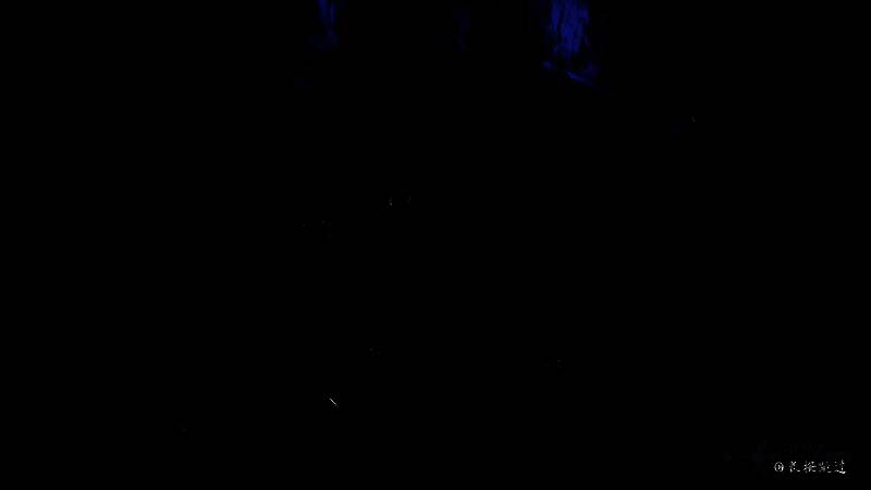 主角手持青云扇与步微月对话，气氛微妙