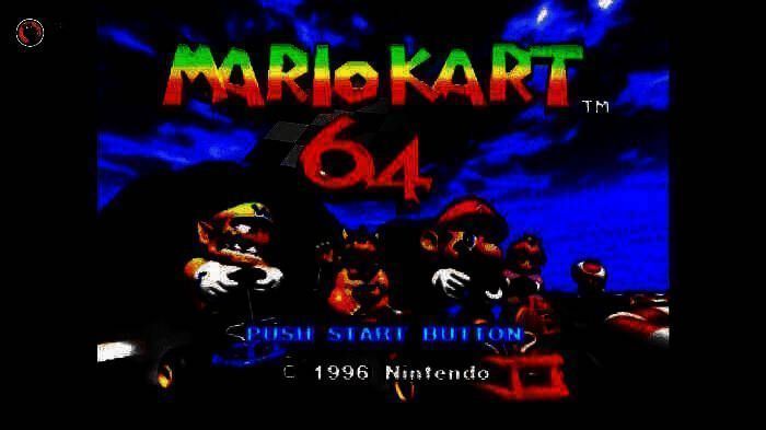 《马里奥赛车64》游戏中赛道旁模糊的草地纹理特写，呈现出低分辨率下的像素化视觉效果