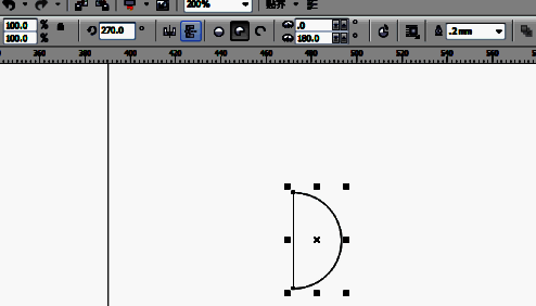 复制并缩小半圆作为鱼尾，进行对齐操作