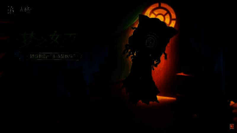 ‘半成品伙伴’特写，布偶娃娃胸口敞开，露出内部填充物，整体风格阴森诡异