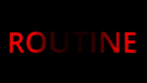 《Routine》游戏主视觉图，展示一座废弃的月球基地内部，灯光昏暗，走廊延伸至黑暗深处，充满科幻与恐怖氛围