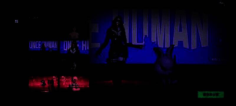 角色外观搭配界面，展示时装、配饰与异常物宠物的组合效果，角色站在预览舞台上