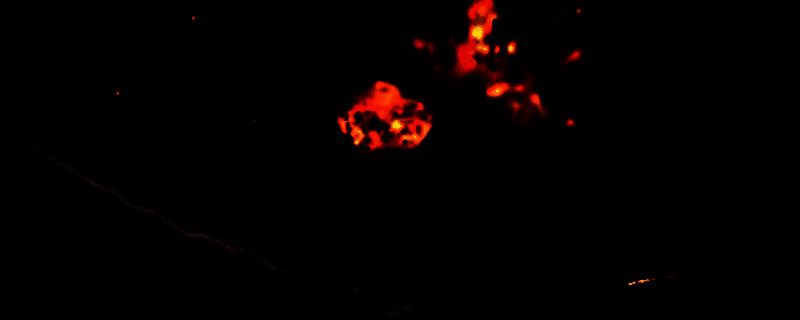 《断箭》游戏中TU-160轰炸机飞行画面，机身涂有战术编号，背景为云层与地面目标锁定界面