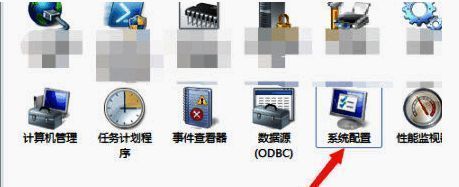 系统配置工具界面，显示启动和服务选项卡