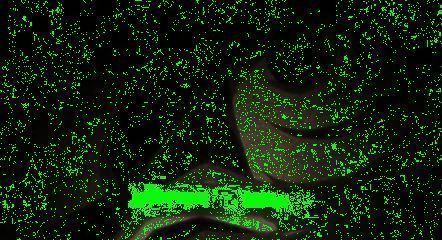 神秘面具男施展终极技能，空间扭曲，巨大的神威虚影在背后显现，雷电与查克拉交织爆发