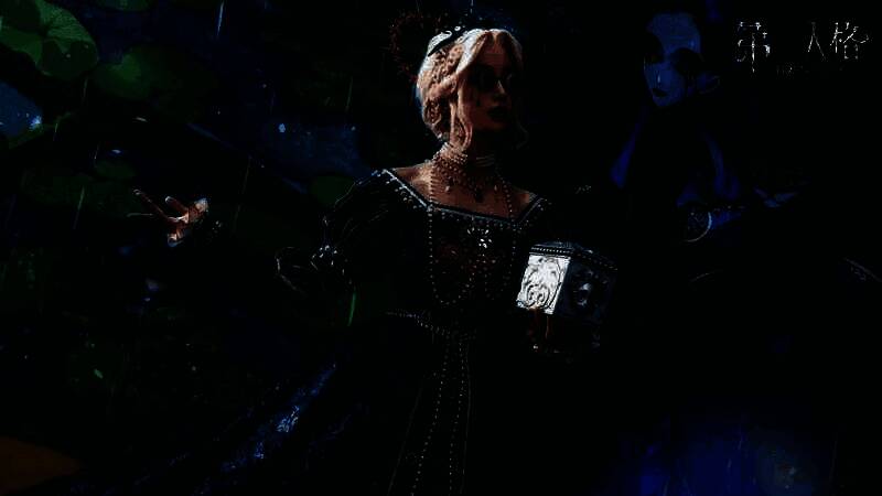 记者COSER手持笔记本与笔，神情专注，还原角色设定