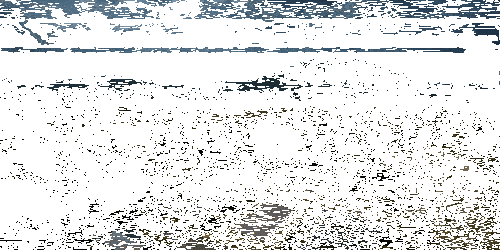 草丛随风轻微摆动，阳光透过树叶投射出动态光影，地表细节高度还原真实战场环境