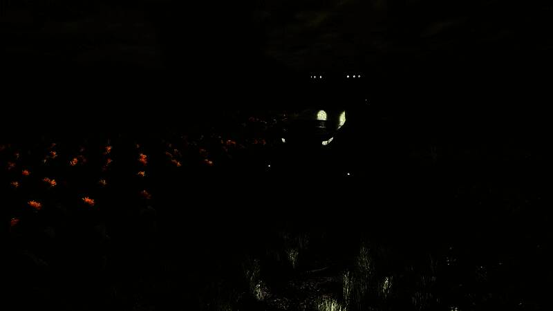 多品牌联合推出的农业机械停放在农场车库中，标识清晰