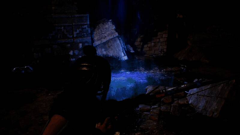 夜晚的放逐森林，荧光植物照亮地面，远处有机械兽巡逻