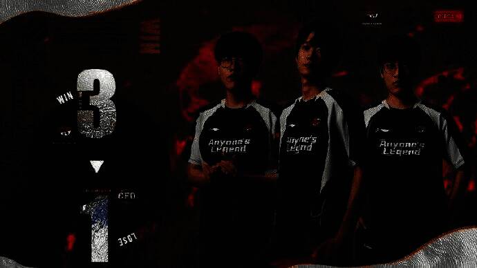 AL与CFO在MSI赛场激烈对战，选手专注操作，现场氛围紧张热烈