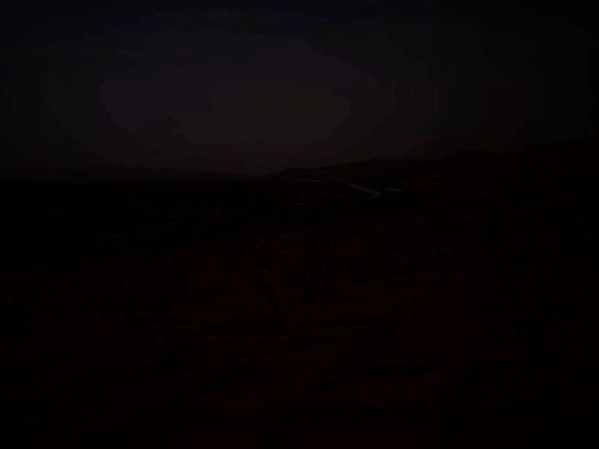 地图示意图展示阿拉善盟三大沙漠分布及锁边林草带合龙进展，绿色线条环绕沙漠边缘