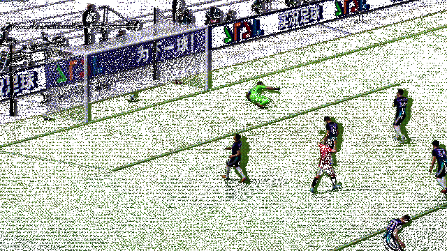 贝克汉姆在禁区外起脚远射，皮球划出完美弧线直挂死角，守门员望尘莫及