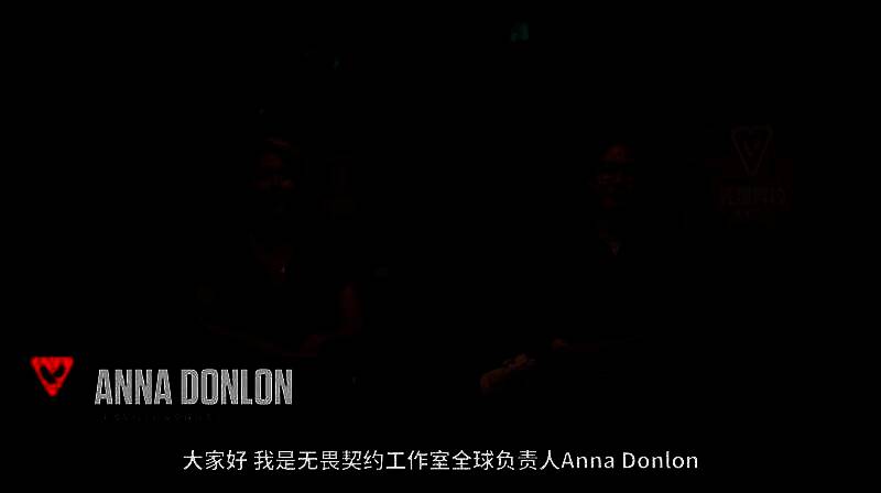 《无畏契约手游》预告片截图，Anna与Andy共同宣布中国区预约开启，背景为游戏标志性UI界面