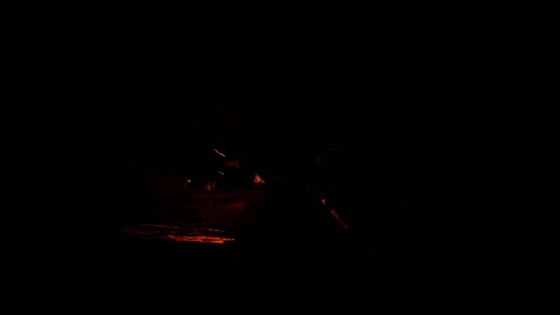 《三角洲行动》多人对战场景，玩家小队协同作战，地图环境复杂，战术氛围浓厚