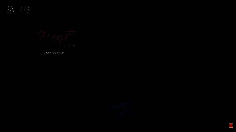 杂货商正面特写，手持铜秤，红宝石垂落闪烁，藤篮中堆满奇异物品，背景为朦胧月夜下的森林小径