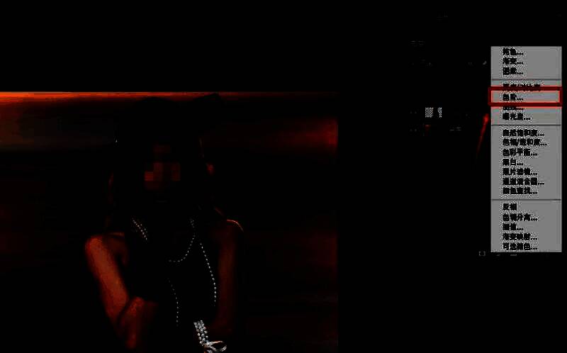 应用色阶调整后的画面效果对比图，左侧为原图，右侧明显对比更强、细节更清晰