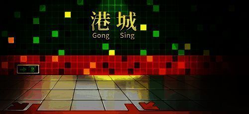 玩家角色身穿港风服饰，站在地铁站背景前摆拍，整体风格复古时尚