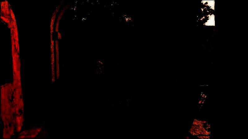 阳光照耀下的乡村小路，远处是传统石屋与橄榄树