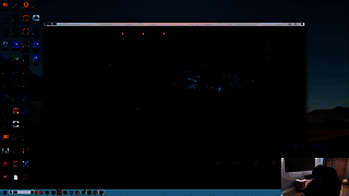 战斗场景截图，一名蓝卡角色释放大招，击败对面金色边框的SSR敌人，屏幕上方显示‘越级胜利’提示