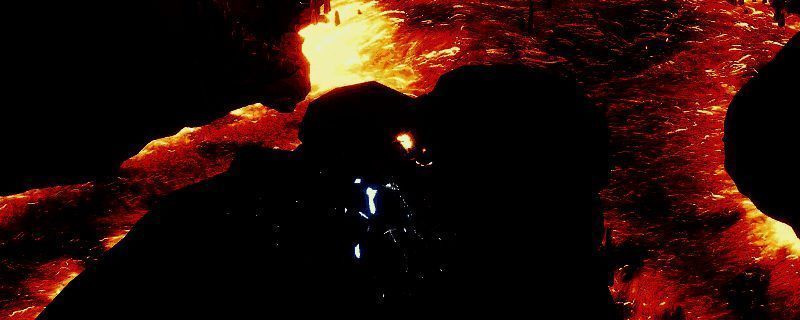 《莱恩岛生存指南》中玩家角色展示已收集的部分装甲，界面显示成就进度