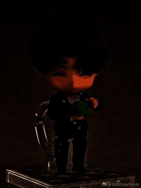 柏源粘土人配件展示，包括草编兔子、南国之刃及三张不同情绪的脸模